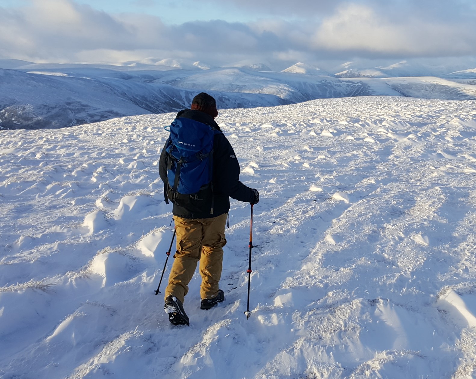 WINTER WALKING AND THE EXTRA DIFFICULTIES THAT THE SNOW CAN BRING
